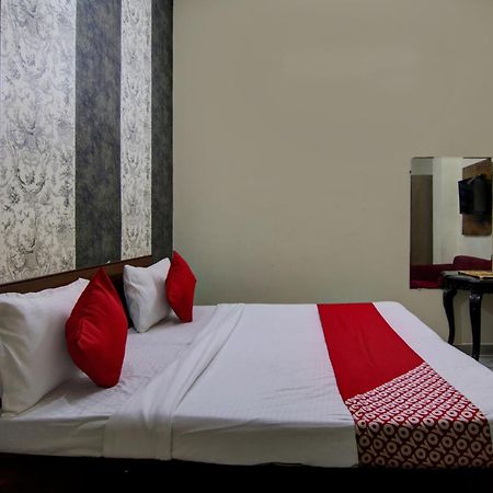 Hotel Yash House Ню Делхи Екстериор снимка