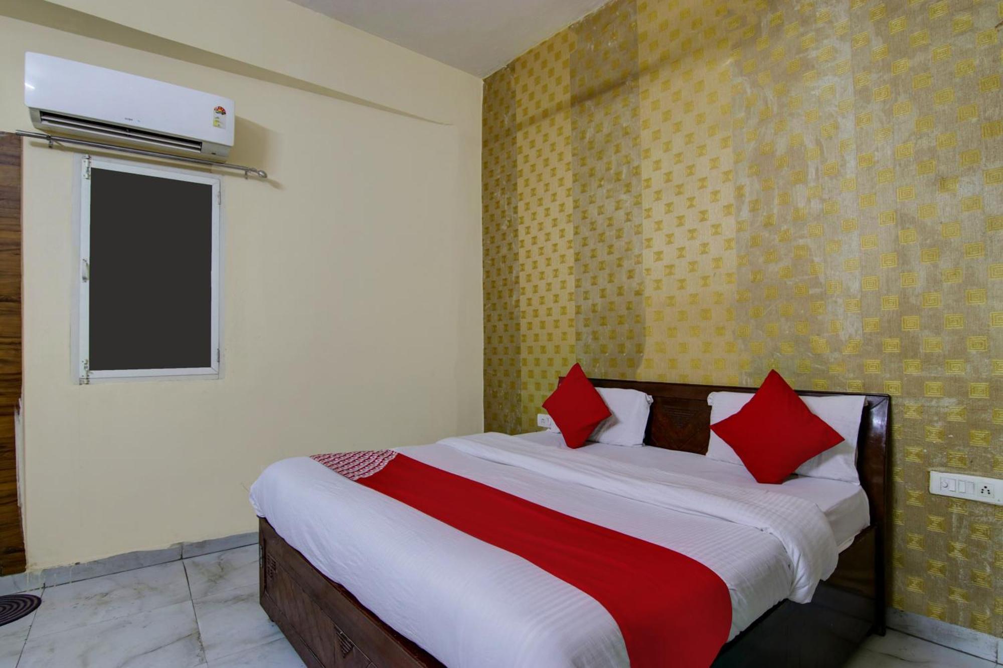 Hotel Yash House Ню Делхи Екстериор снимка